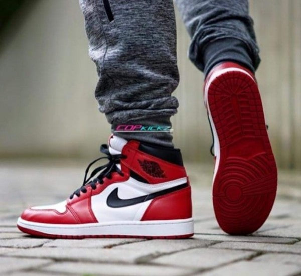 NIKE AIR JORDAN 1 Chicago Shoe ( 2nd copy )